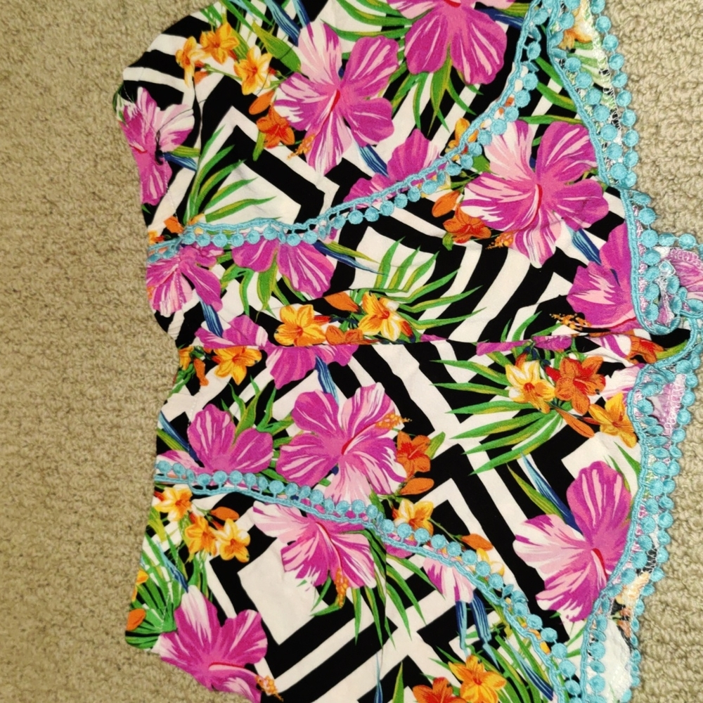 Ladies super cute floral shorts